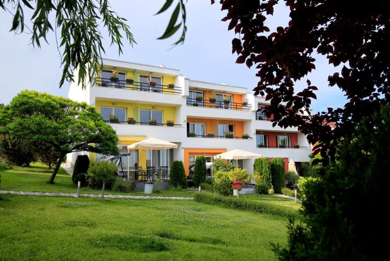 Stayinn Rainbow Houses Beachfront By Asteri Hotels Sunny Beach Exterior foto